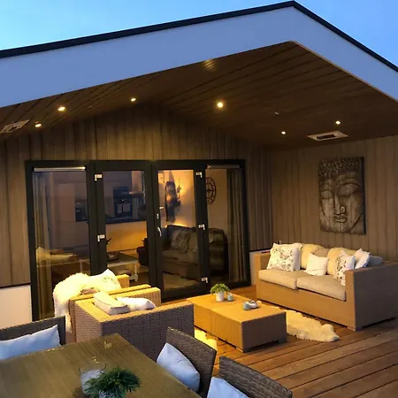 بيت للعطل Neue Luxus Ferienvilla Direkt An Der Markierung *