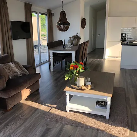 Neue Luxus Ferienvilla Direkt An Der Markierung بيت للعطل